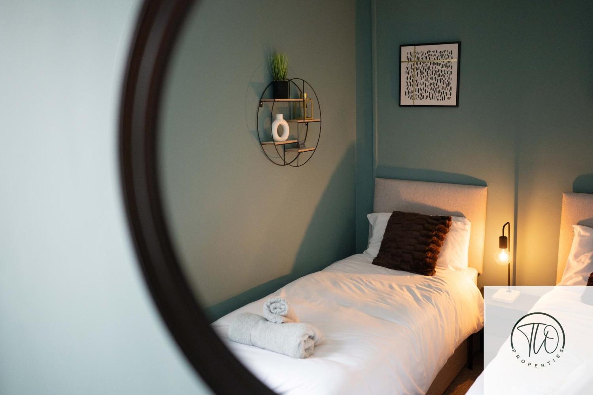 Shamrock House- 2br Housew, Garden & Wifi Holiday home